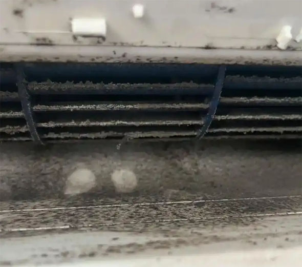 吉首空调吹的风有股烧焦味是怎么回事